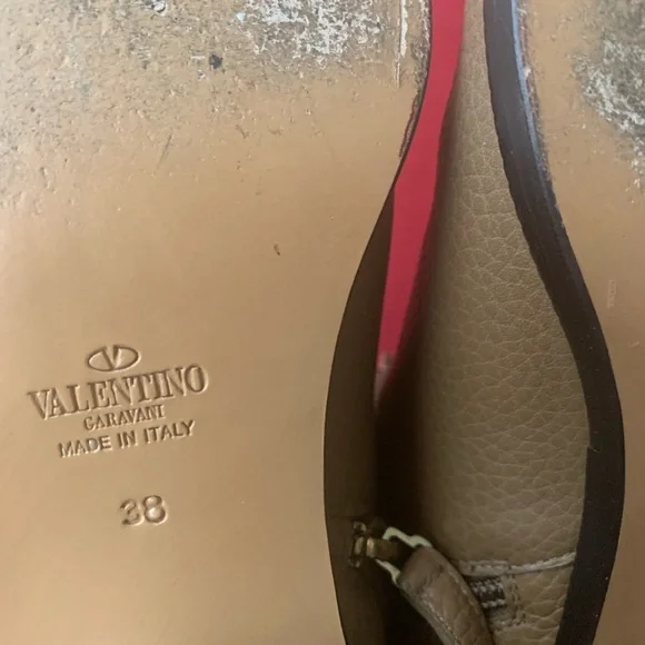 🌈ROCKSTUD Ankle Boot
VALENTINO GARAVANI SIZE8US🌈 - Picture 13 of 16